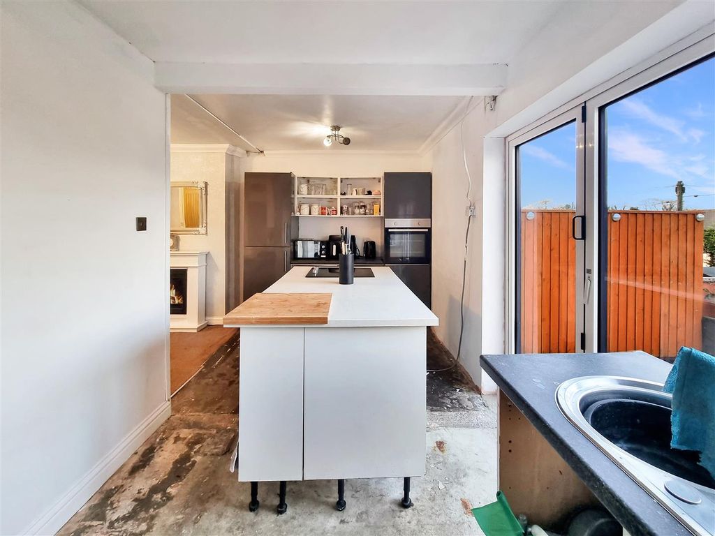 Property photo 3 of 15 87545.Jpg