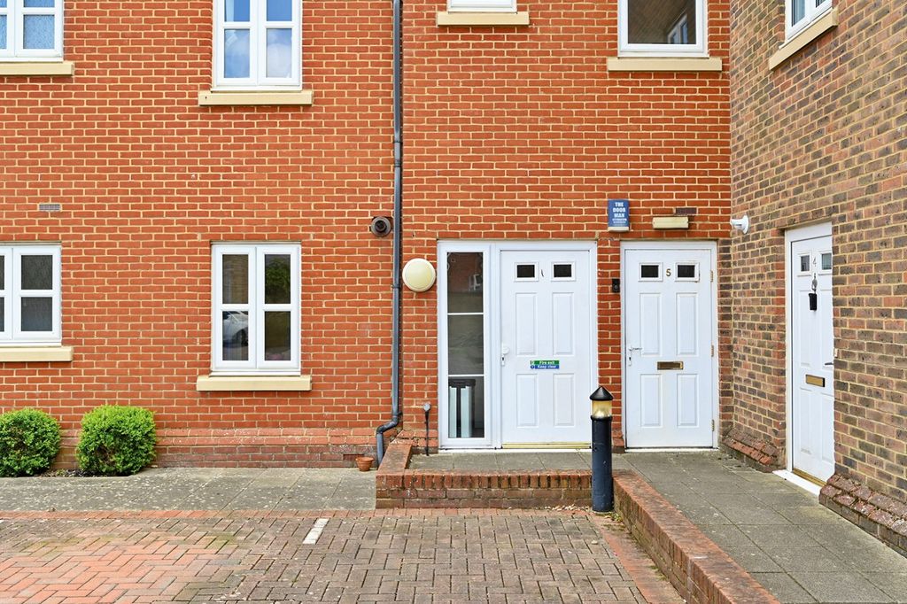 Property photo 2 of 20 Private Entrance