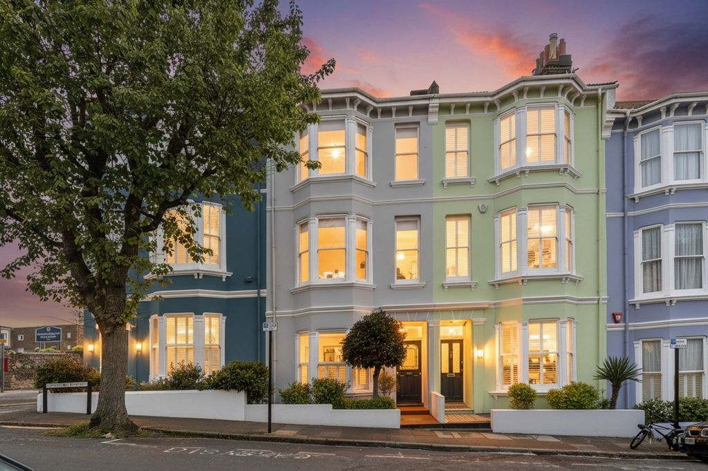 Property photo 2 of 19