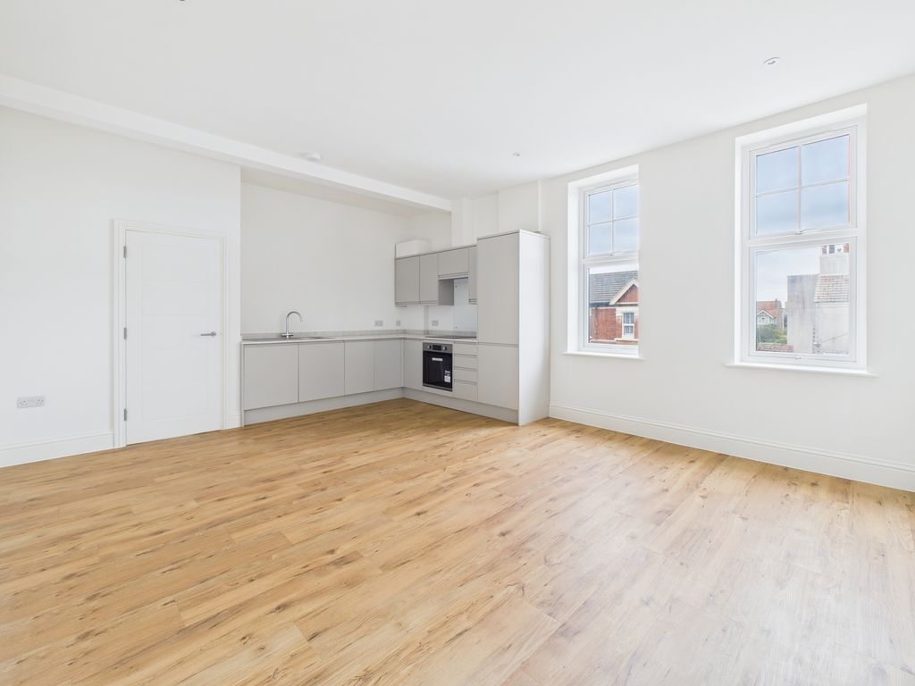 Property photo 1 of 10 Cam04938G0-Pr0319-Still002