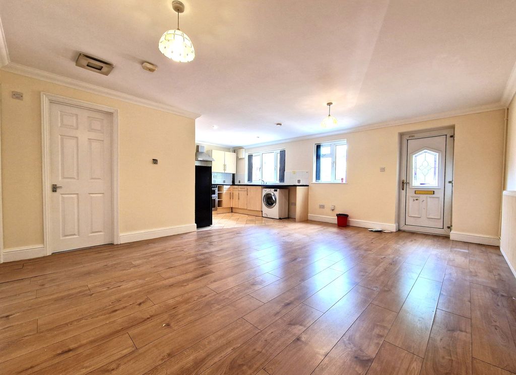 Property photo 2 of 17 Gallery