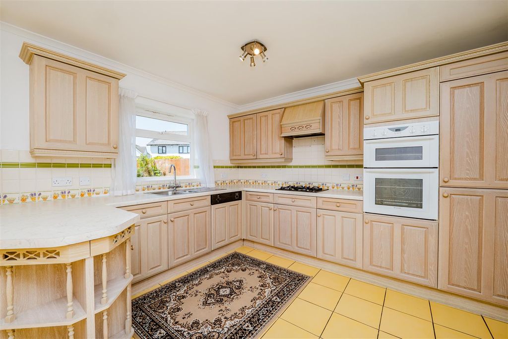 Property photo 3 of 42 Kitchen