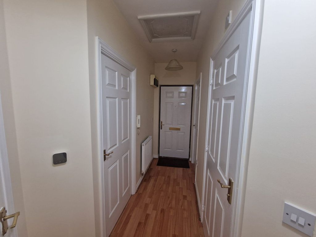 Property photo 2 of 8 Passage