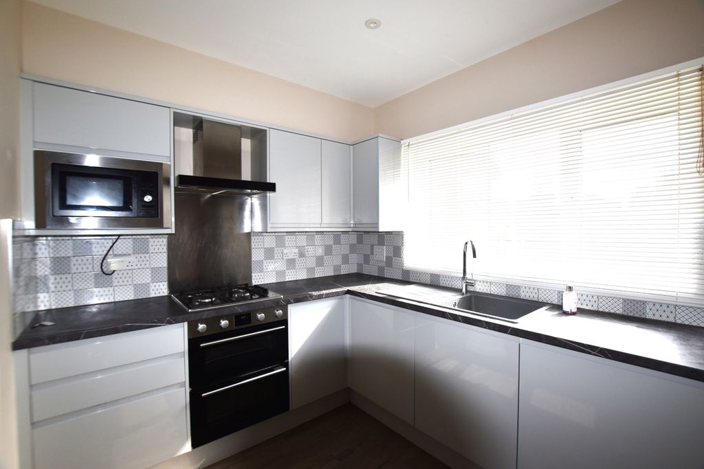 Property photo 3 of 12 13 Wiltshire Way Kitchen