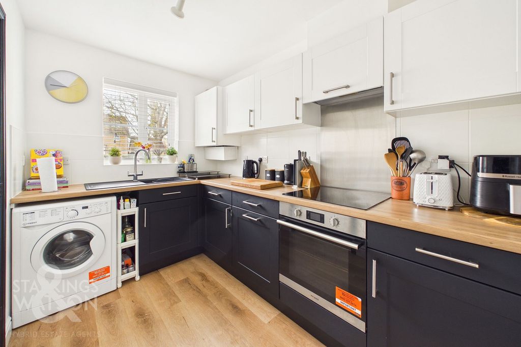 Property photo 2 of 23