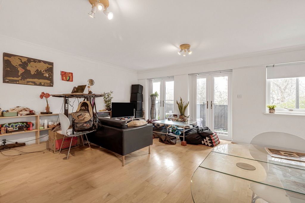 Property photo 1 of 10 Photo 4