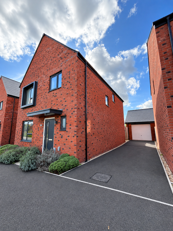 Property photo 1 of 24 Sloe Gardens Front With Garage