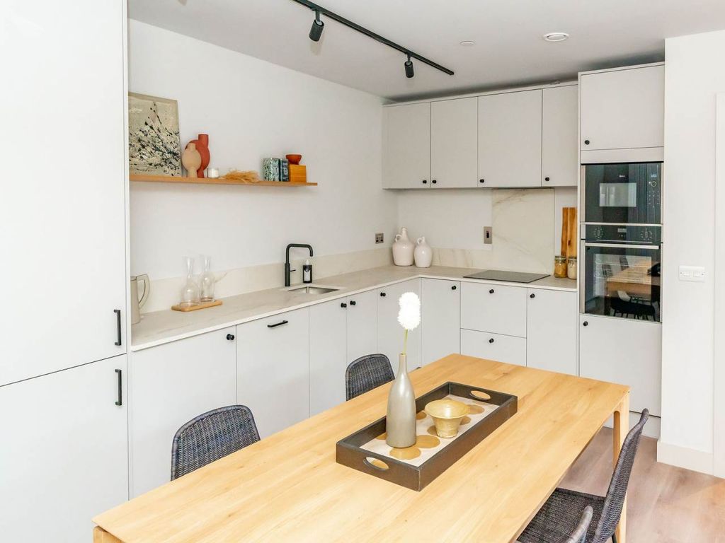 Property photo 3 of 9 Interiors-7