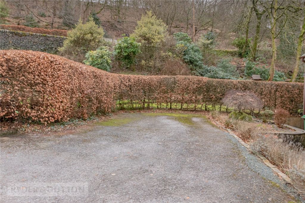 Property photo 2 of 18 Allocated Parking