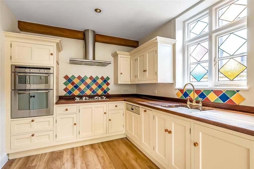 Property photo 2 of 21 Kitchen