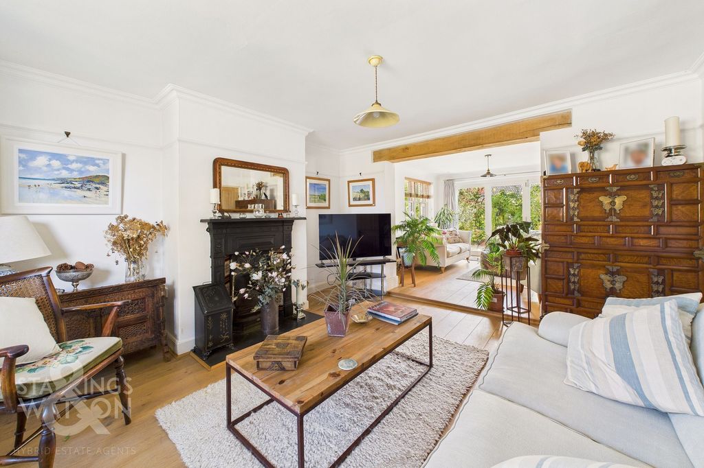 Property photo 2 of 38