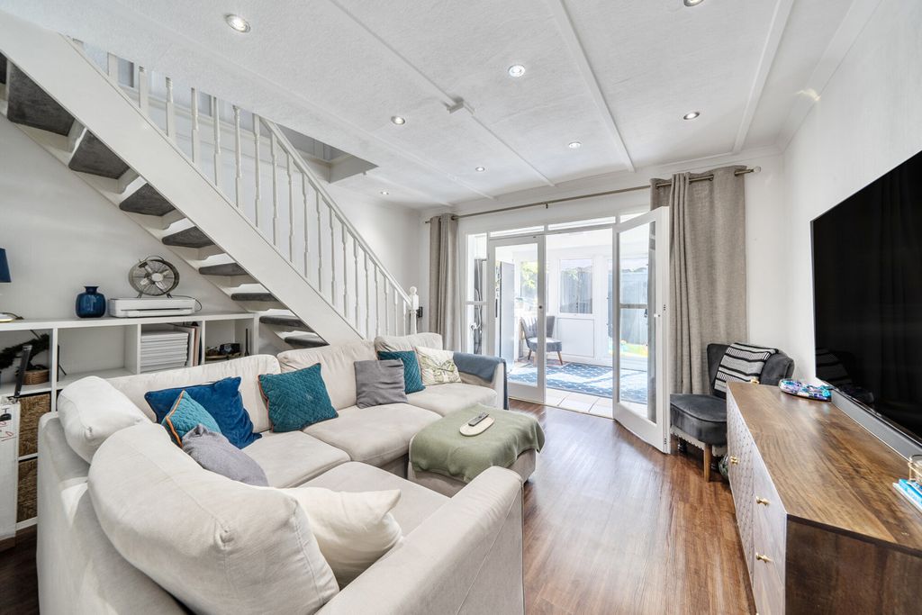 Property photo 3 of 24 1466170-11-6A106c...