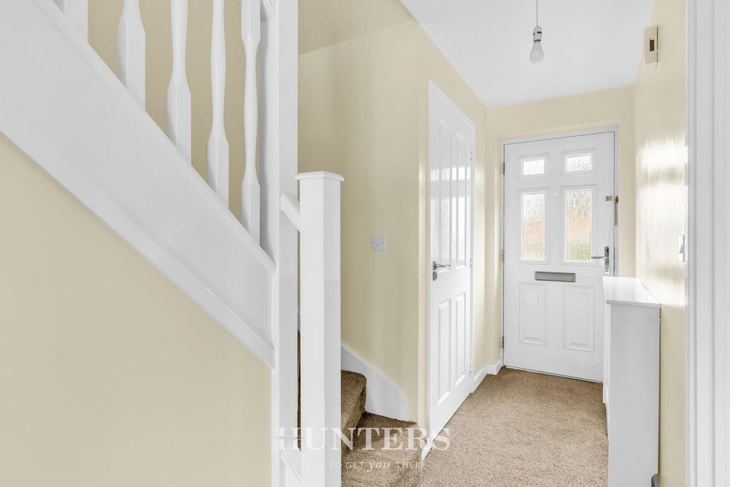 Property photo 2 of 17 Hallway