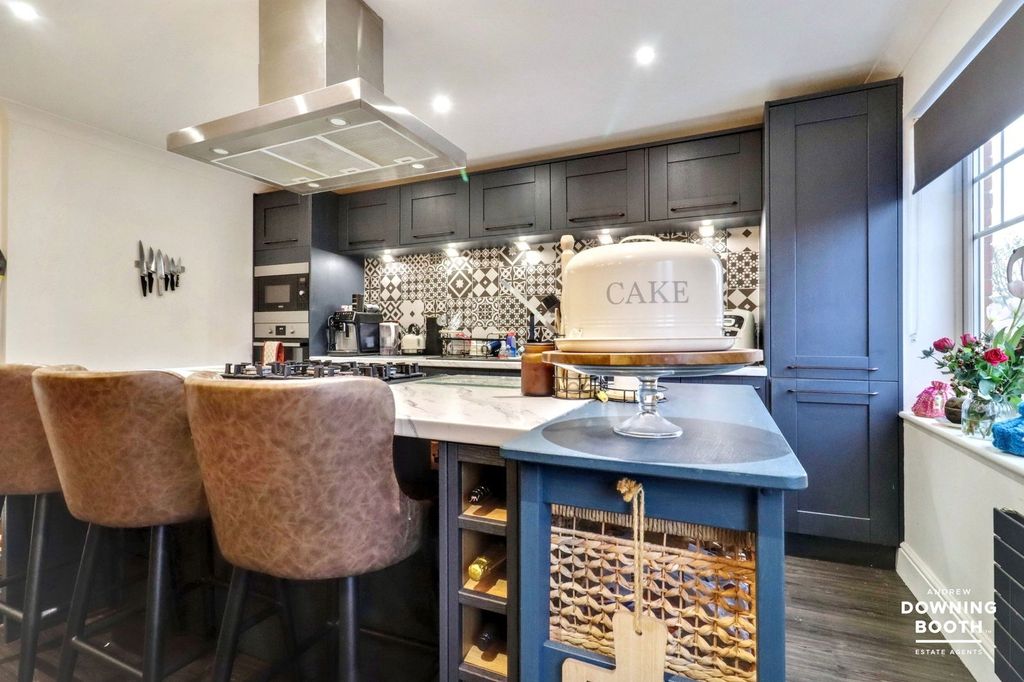 Property photo 3 of 27