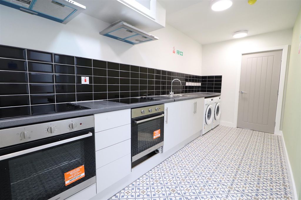 Property photo 3 of 7 Communal Kitchen