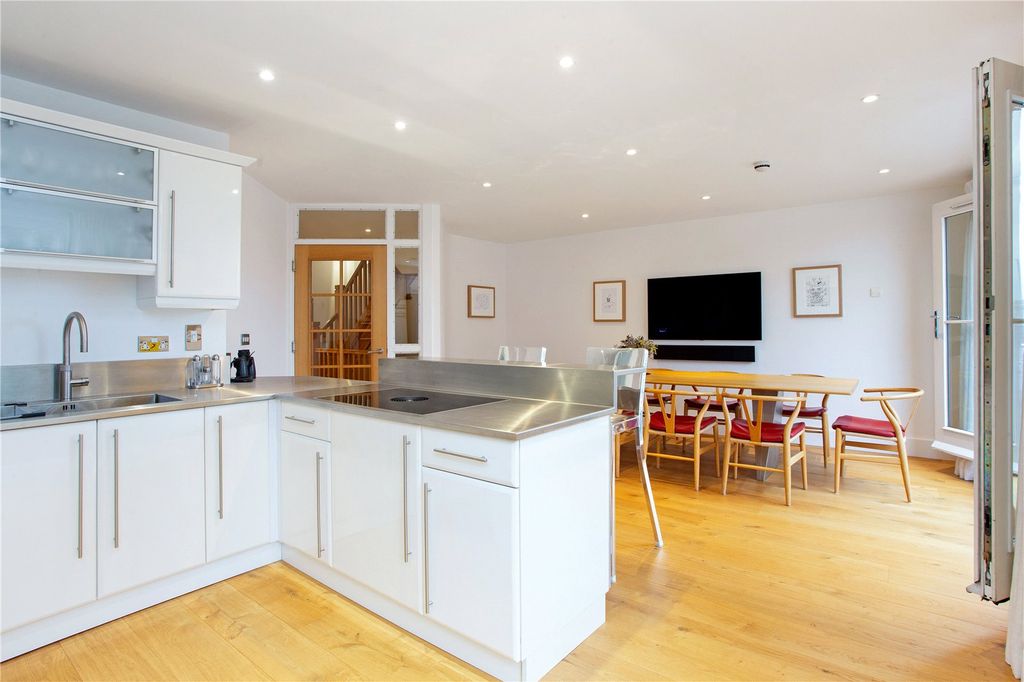 Property photo 2 of 23 Kitchen