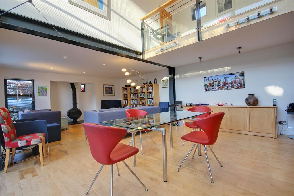 Property photo 1 of 19 Grosvneor Place (5).Jpg