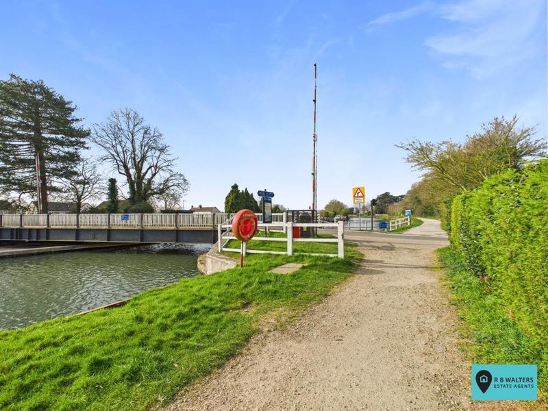 Property photo 3 of 20 Canal