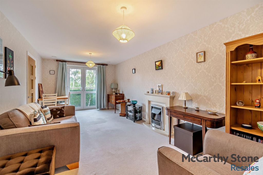 Property photo 2 of 18 Lounge