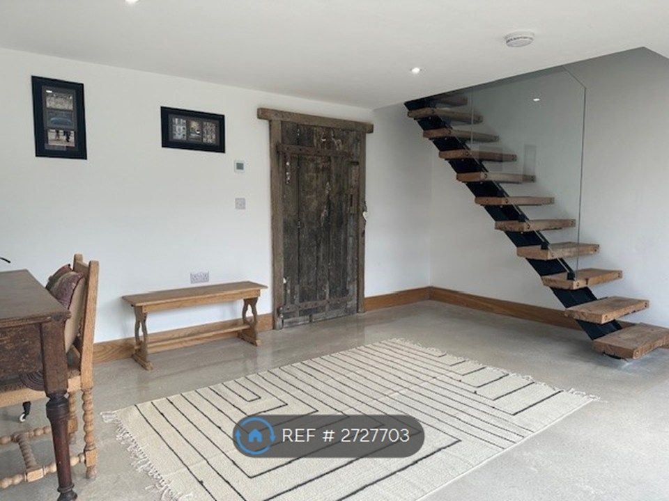 Property photo 3 of 35 Lobby