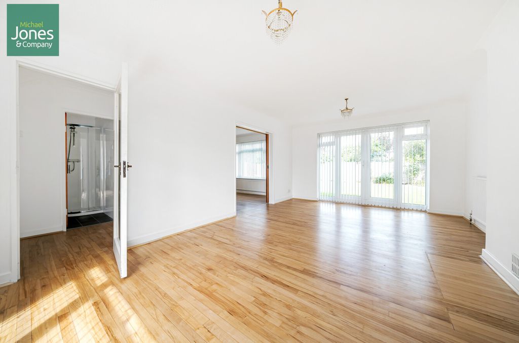 Property photo 2 of 27 Lounge