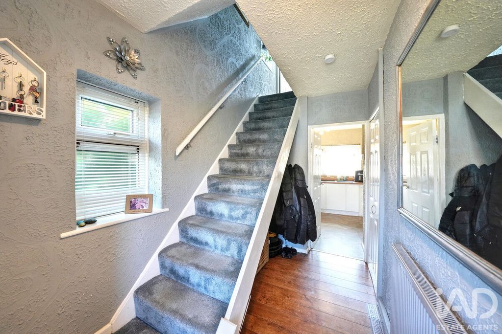 Property photo 3 of 34