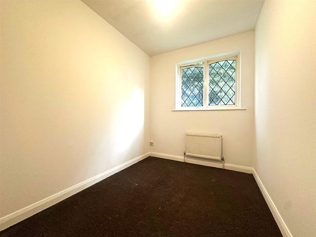 Property photo 3 of 8 Bedroom