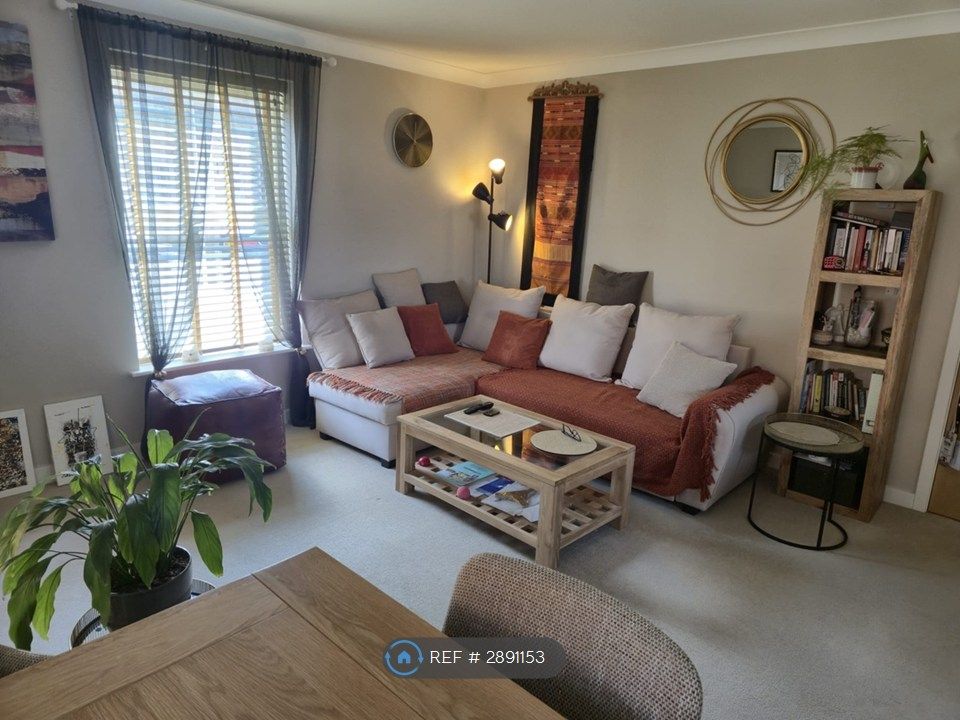 Property photo 2 of 11 Living Room