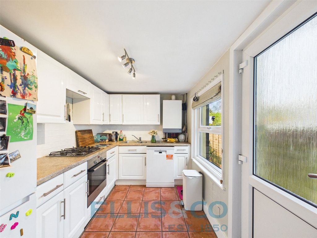 Property photo 3 of 16 Picture No. 11