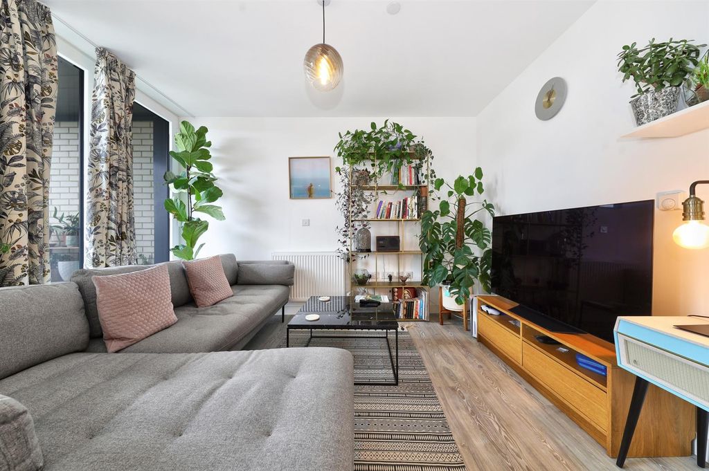 Property photo 3 of 9