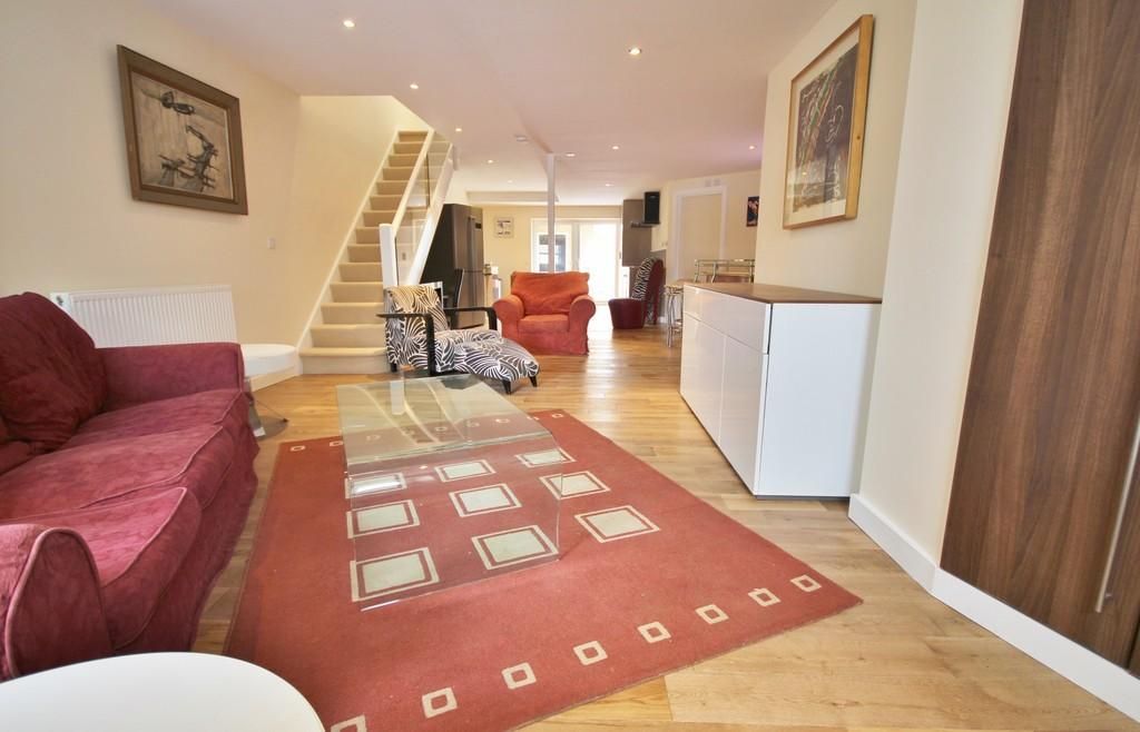 Property photo 3 of 15 135 Living Area