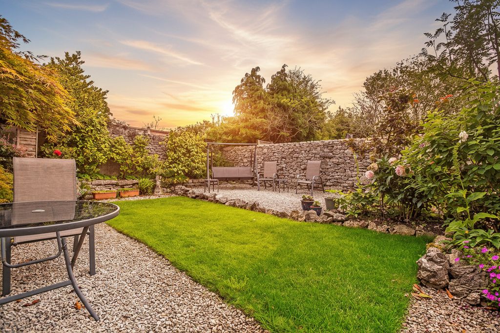 Property photo 2 of 32