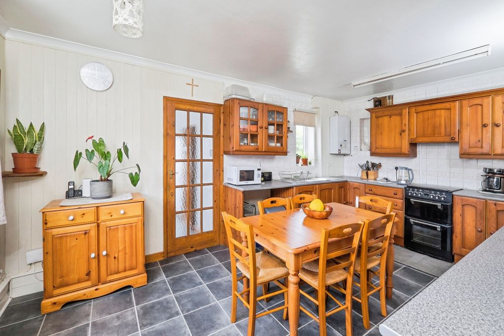 Property photo 3 of 15 Kitchen Diner