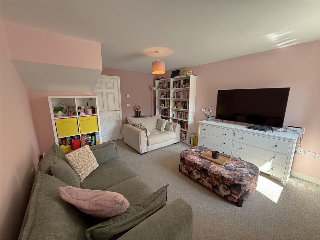 Property photo 3 of 17 Living A.Jpg