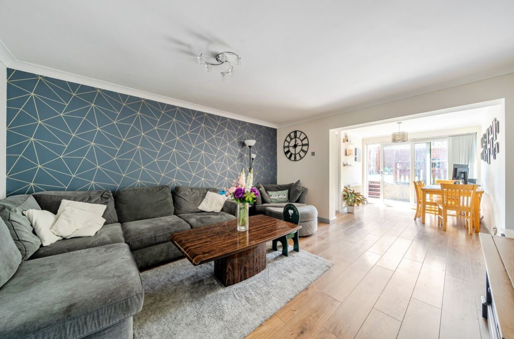 Property photo 1 of 17 Ewemove Harrogate Living Dining Room