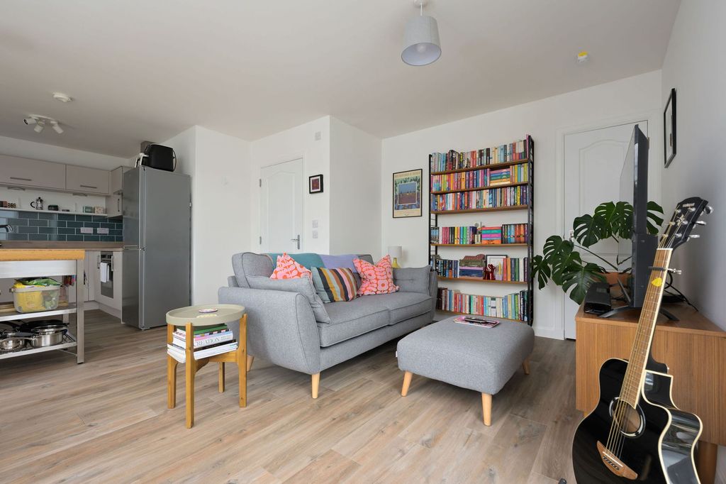 Additional image 8 of 2 bed flat for saleKennedy Court, Stirling FK7