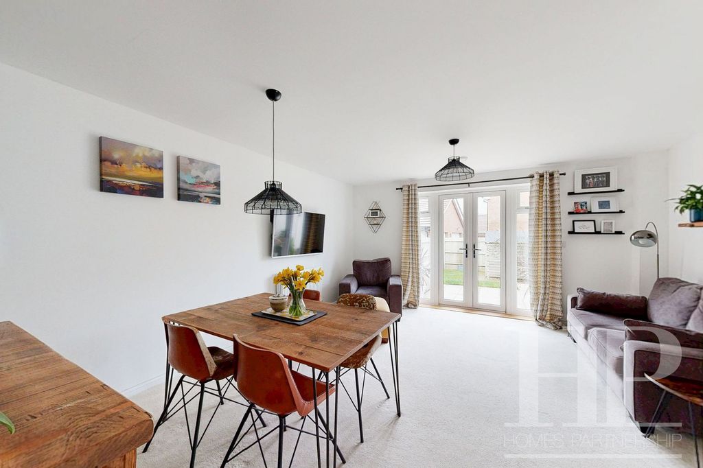 Property photo 2 of 21