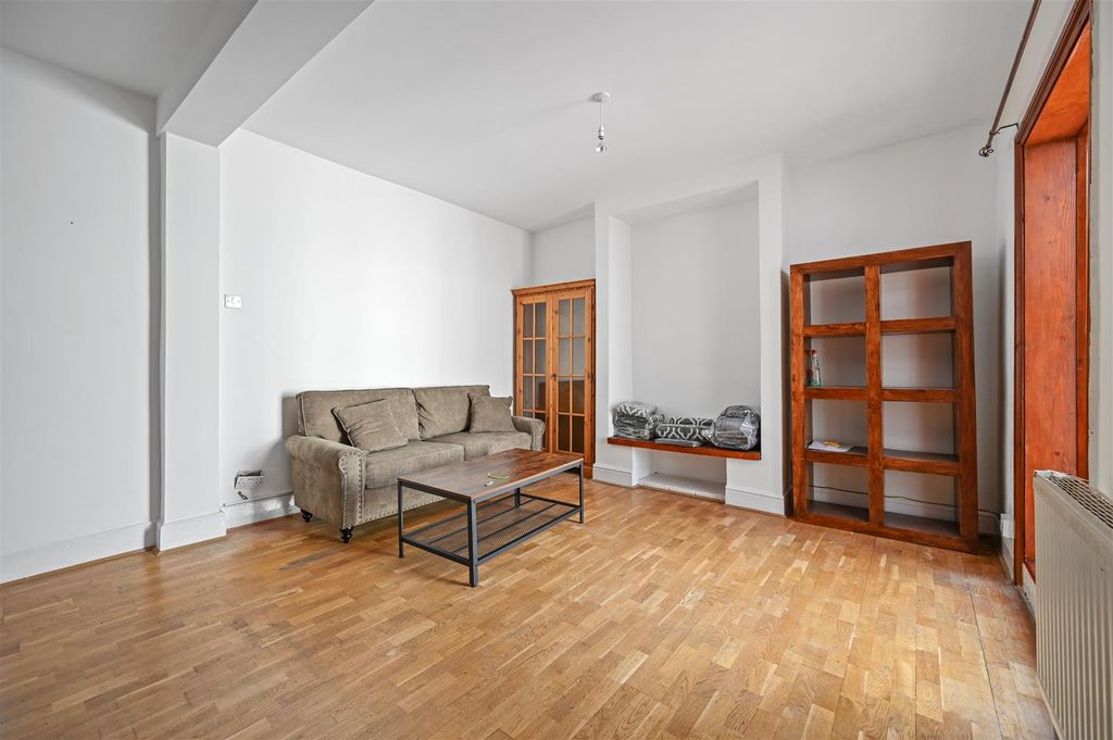 Property photo 3 of 12 Rqar - Shakespeare Road11.Jpg
