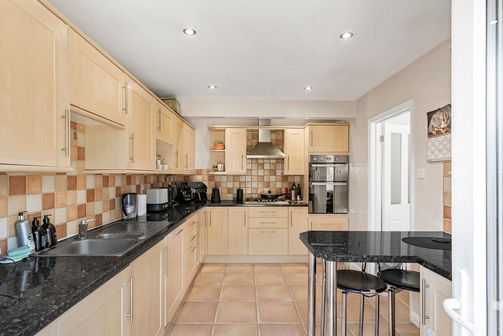 Property photo 3 of 13 Kitchen