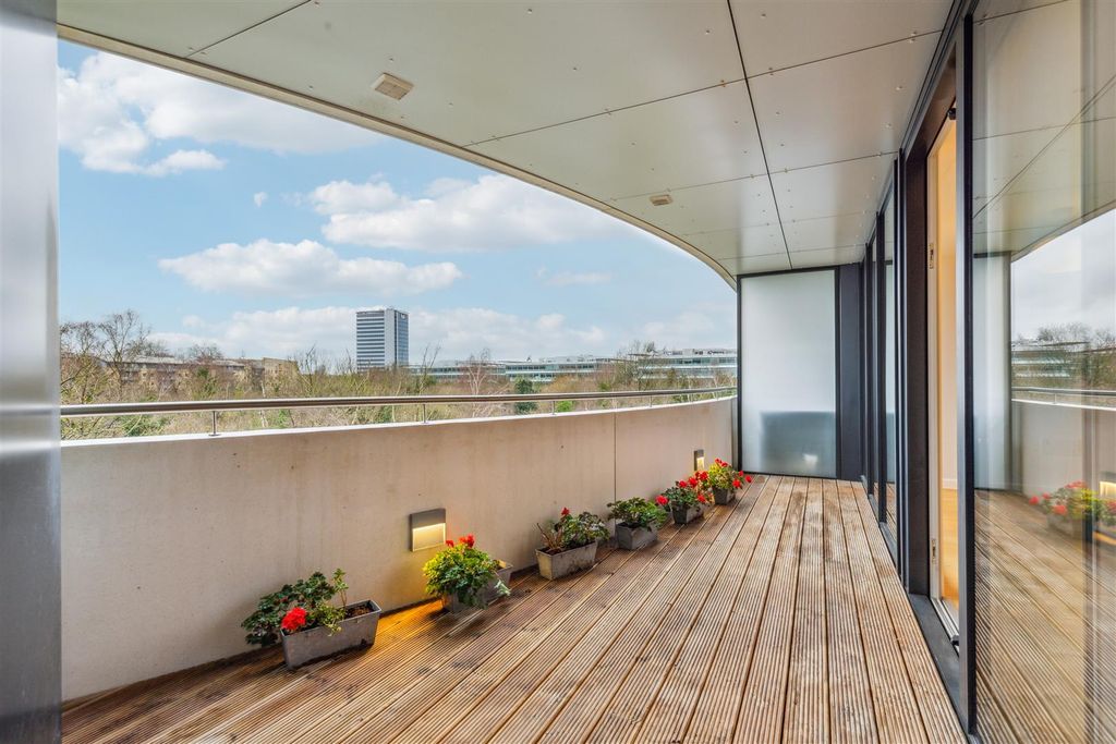 Property photo 3 of 12 Edmunds House, W4 - For Sale