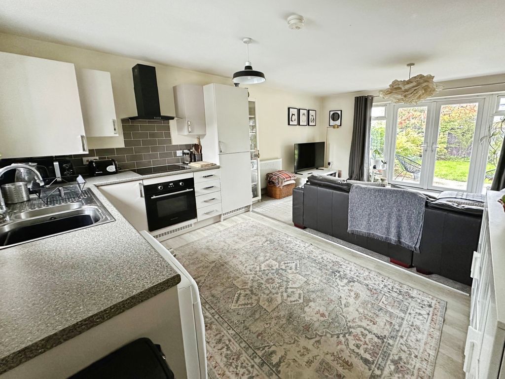 Property photo 2 of 10 Kitchen