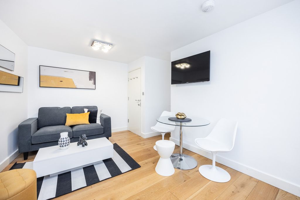 Property photo 3 of 24