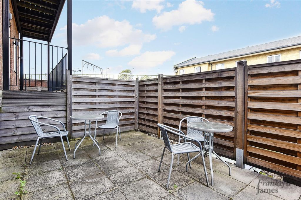 Property photo 3 of 10 Commercial Road (9).Jpg