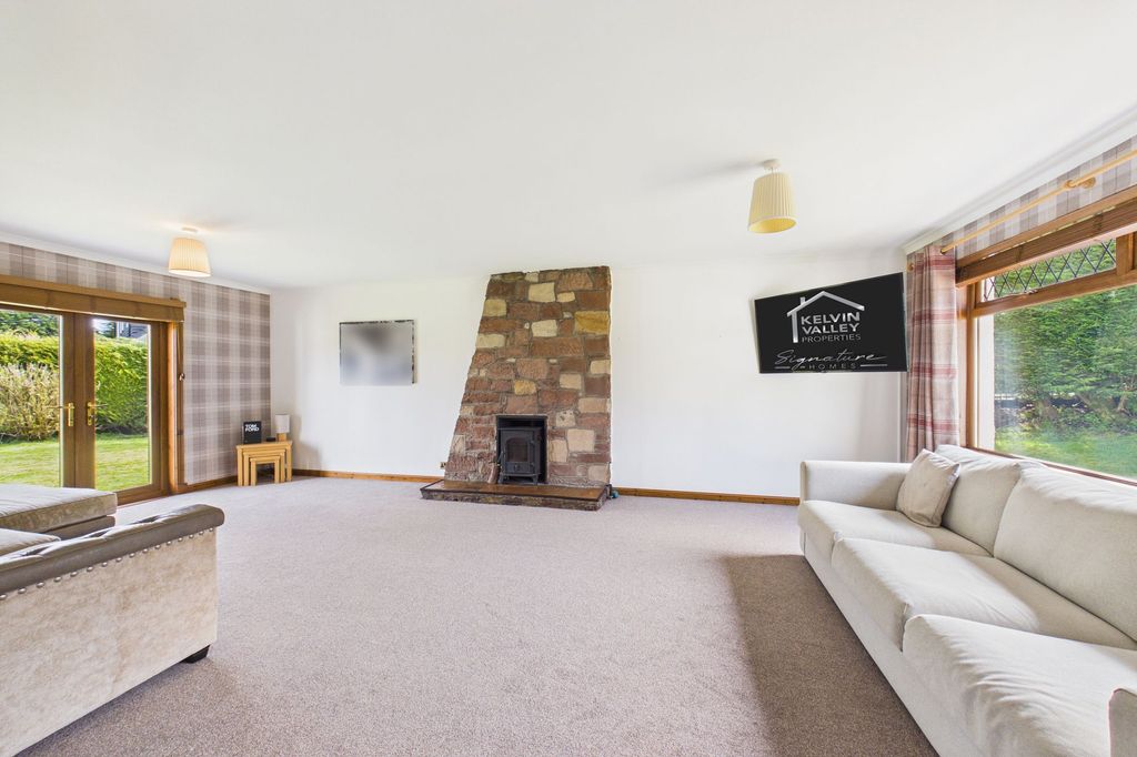 Property photo 3 of 31 Lounge Angle 1