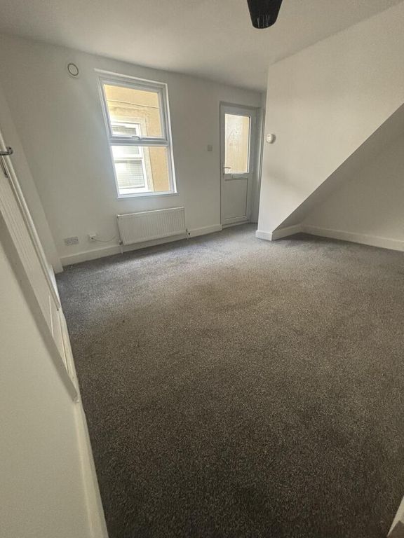 Property photo 1 of 8 Living Room