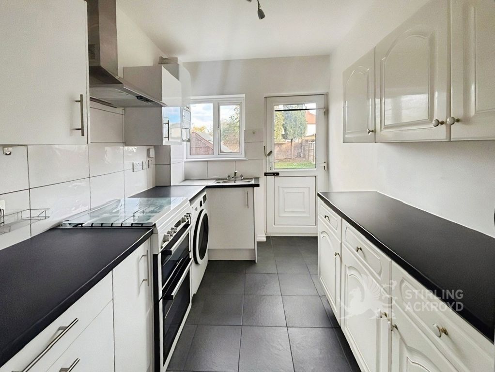 Property photo 2 of 8 Kitchen