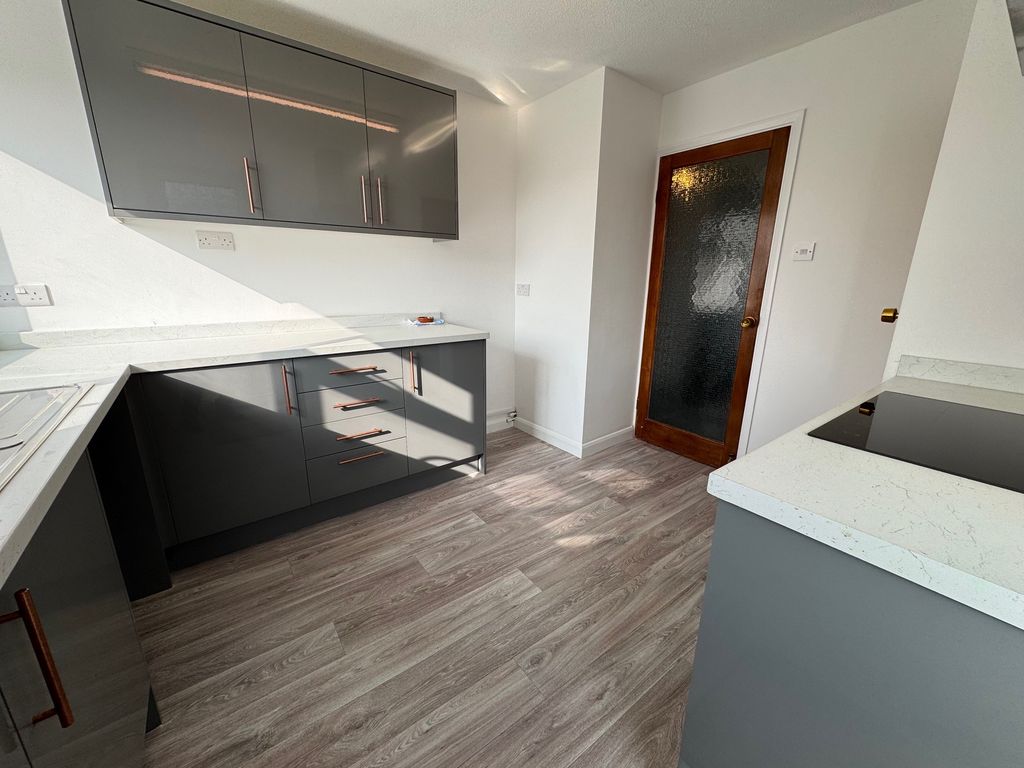 Property photo 3 of 12 Kitchen