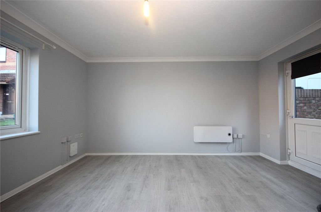 Property photo 2 of 12 Picture No. 10