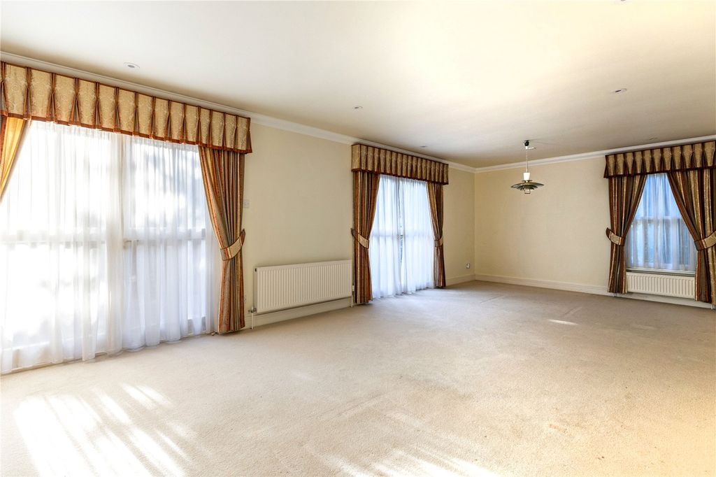 Property photo 2 of 17 Drawing Room