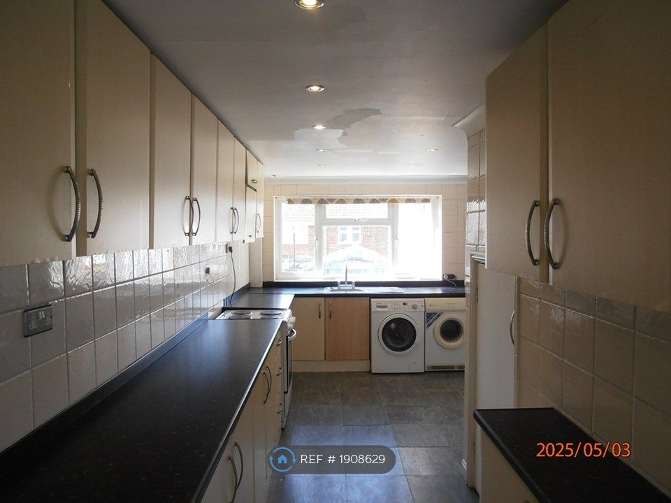 Property photo 2 of 28 Kitchen